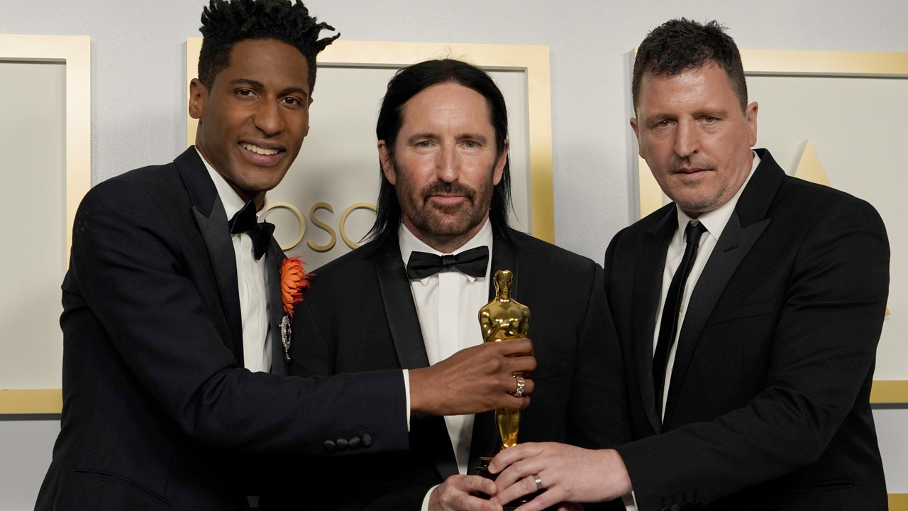 I vincitori dell'Oscar Trent Reznor, Atticus Ross e Jon Batiste. -  Dall'articolo: Oscar 2021,  il trionfo di Nomadland - Tutti i vincitori.