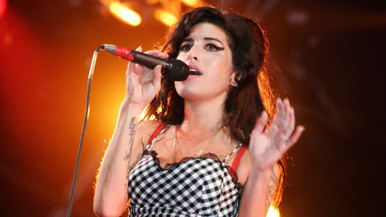 In foto Amy Winehouse Dall'articolo: Amy - The Girl Behind the Name in streaming stasera alle 21.00 su MYmovies.