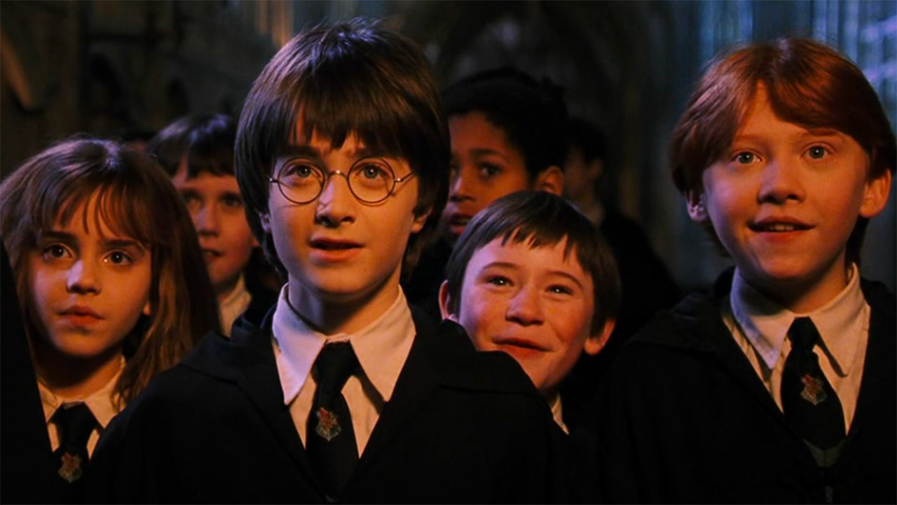 In foto Daniel Radcliffe (35 anni) Dall'articolo: Harry Potter e la Pietra Filosofale domina il box office e si avvicina al milione di euro.