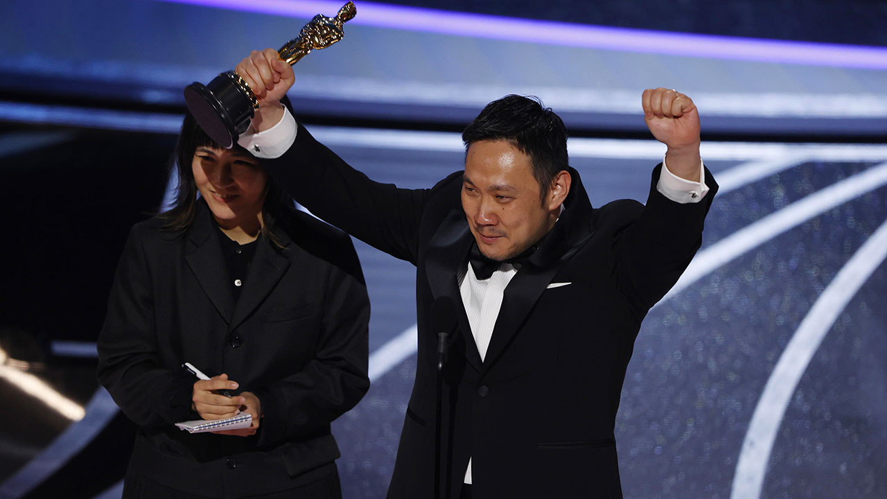 In foto Ryûsuke Hamaguchi (44 anni) Dall'articolo: Oscar 2022, trionfa a sorpresa 'Coda - I segni del cuore'. Italia a mani vuote. Tutti i vincitori.