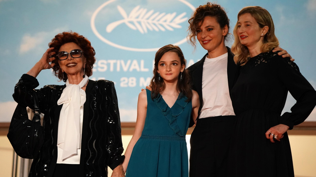 Cannes 2022, Jasmine Trinca si prende il centro della Croisette 
