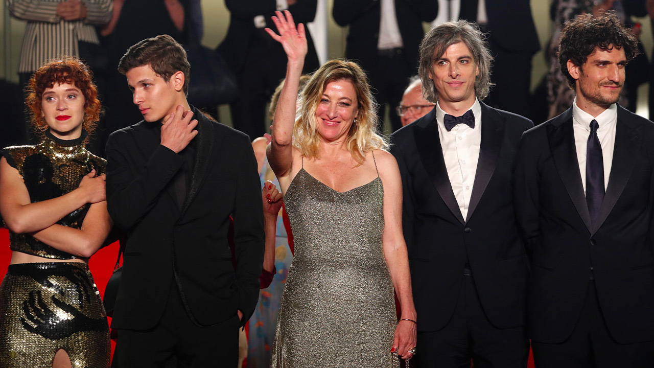 Cannes 2022, Valeria Bruni Tedeschi risplende con il suo biografico Les amandiers
