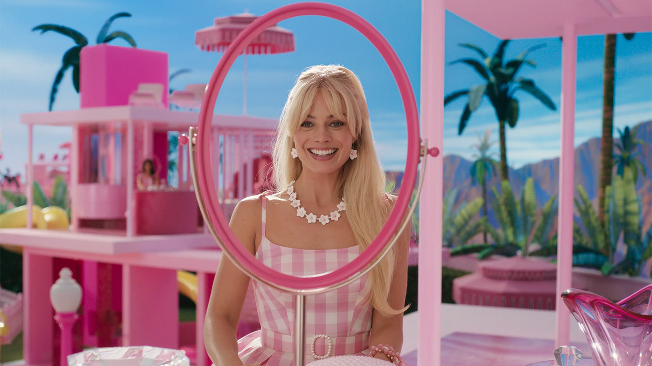In foto Margot Robbie (34 anni) Dall'articolo: C solo Barbie a tenere in piedi il box office italiano.