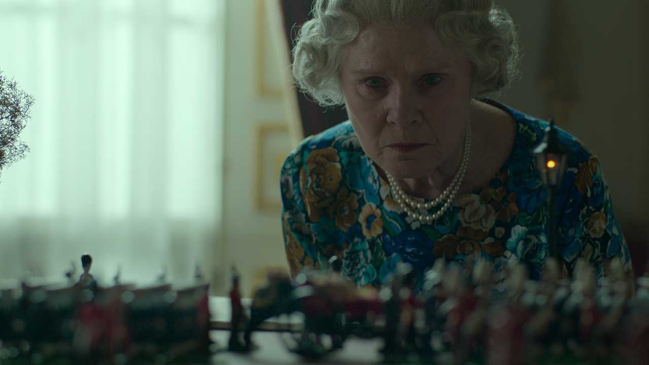 In foto Imelda Staunton (68 anni) Dall'articolo: The Crown, il trailer della seconda parte della stagione finale [HD].