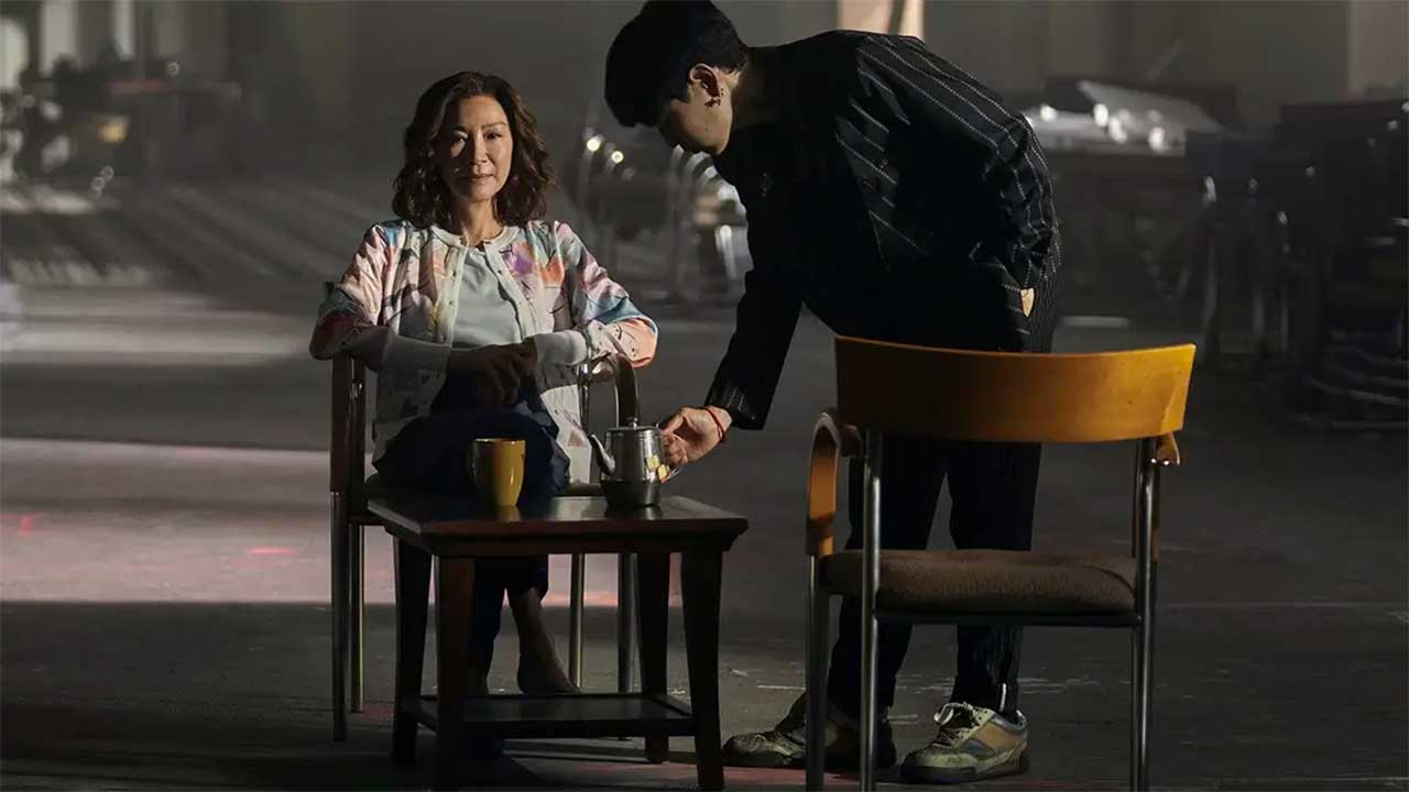 In foto Michelle Yeoh (62 anni) Dall'articolo: The Brothers Sun, il trailer ufficiale della serie [HD].