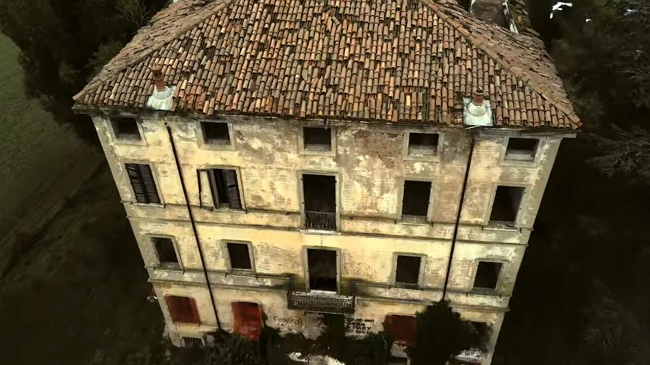  Dall'articolo: Gotico Padano, un viaggio affascinante che perpetua l'aura leggendaria de La casa dalle finestre che ridono. E che stimola nuove visioni.