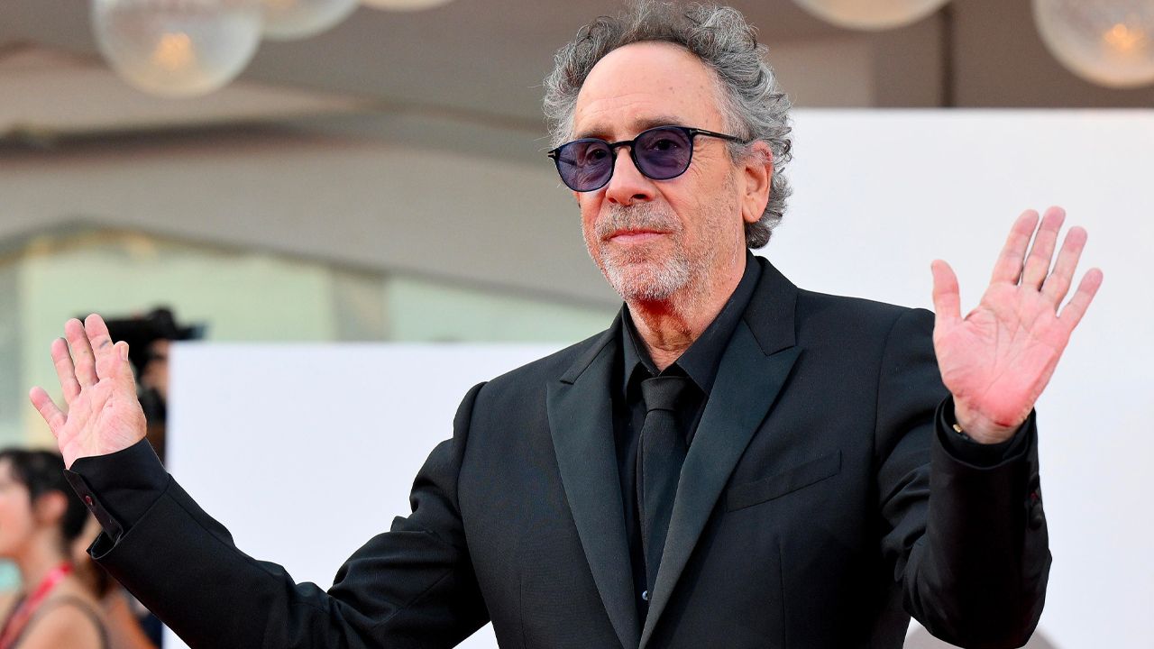 Venezia 81, apre Tim Burton con il suo Beetlejuice Beetlejuice. Ed è un successo