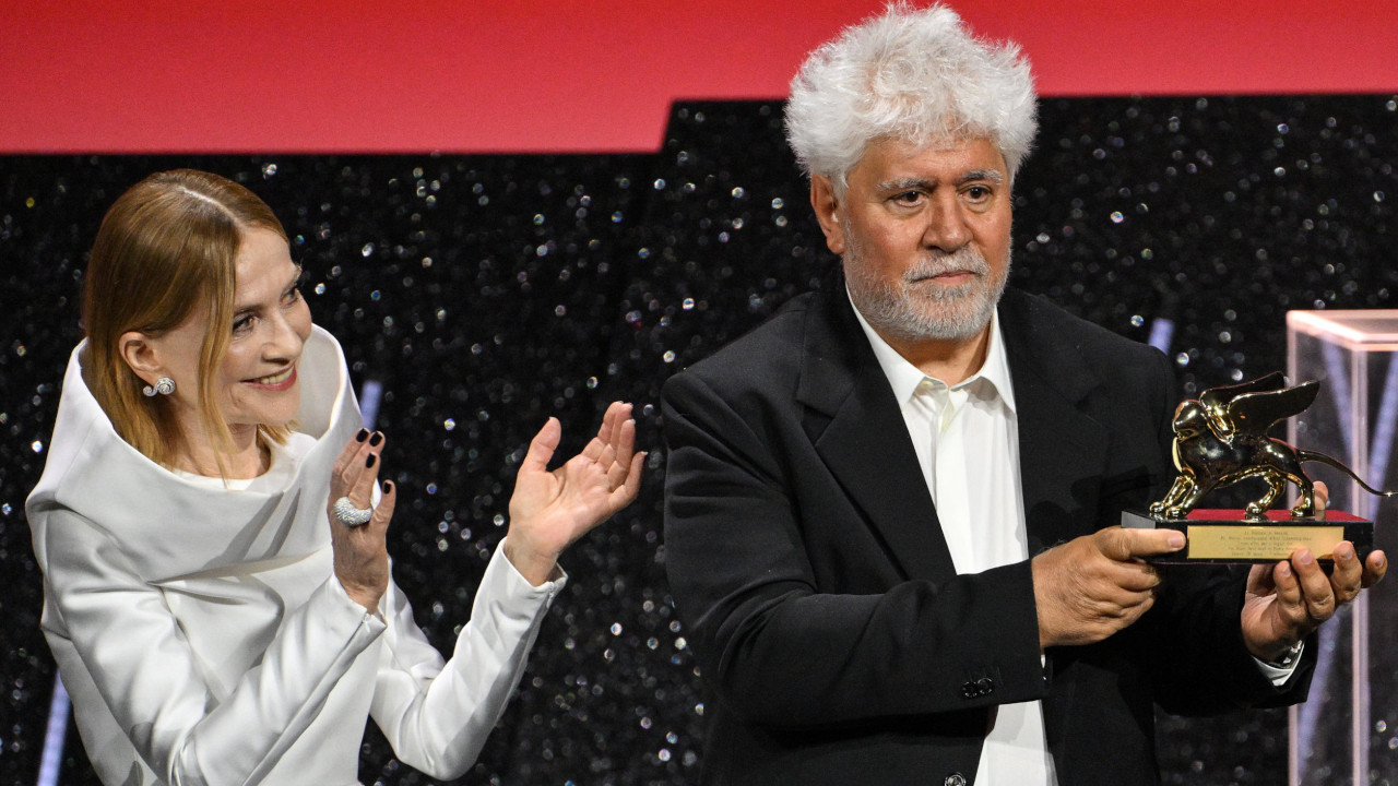 Venezia 81, La stanza accanto di Almodóvar vince il Leone d'Oro