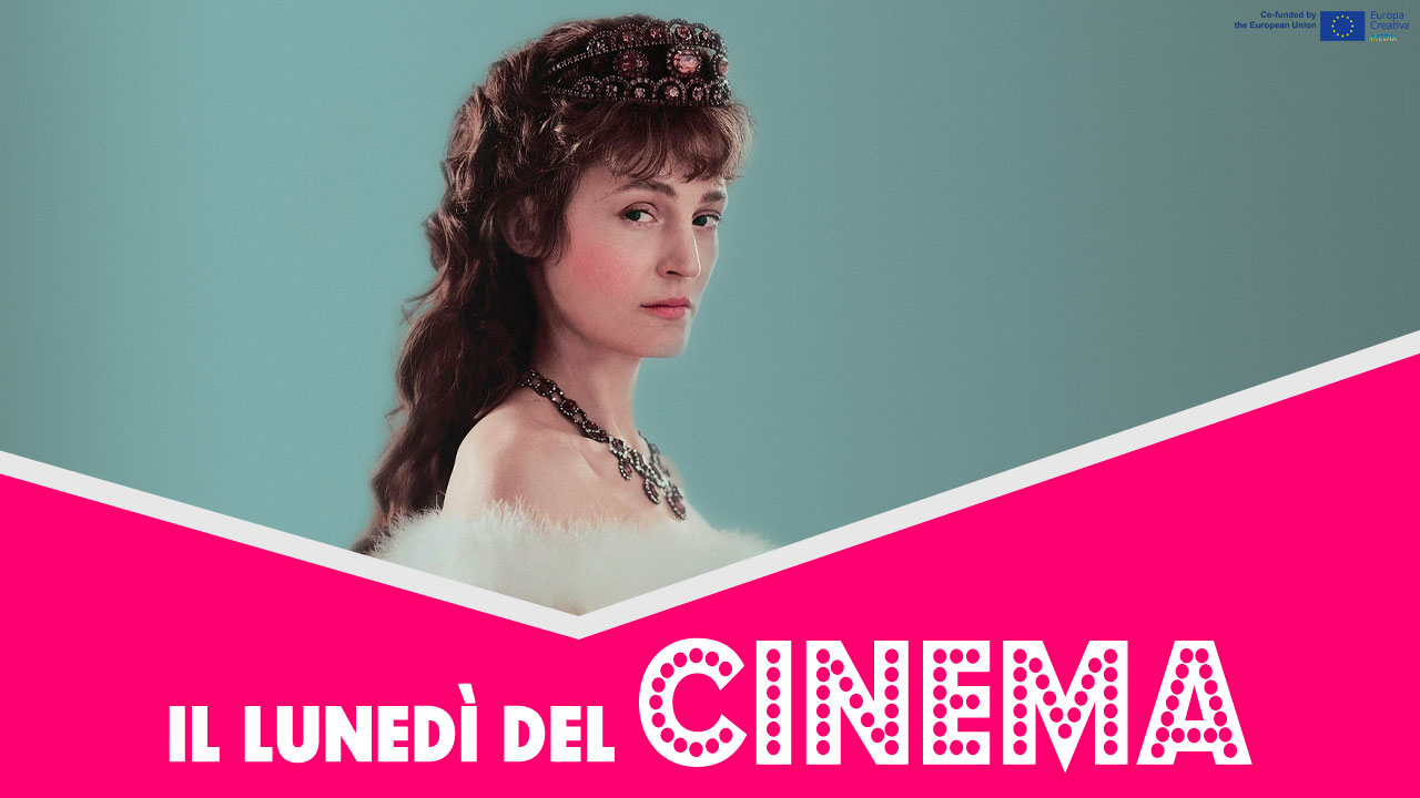 Il lunedì del cinema: online stasera Il corsetto dell'imperatrice, Sissi come nessuno l'aveva mai raccontata