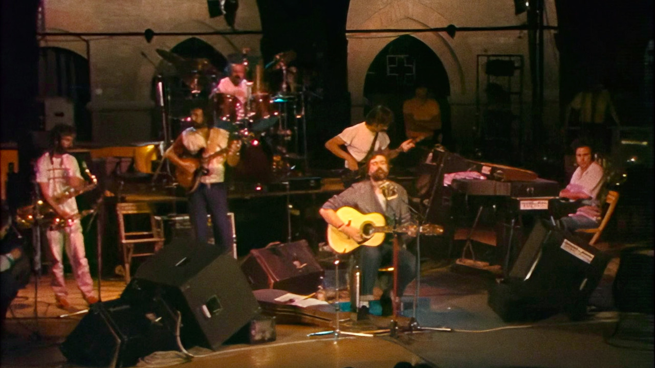 In foto Francesco Guccini (85 anni) Dall'articolo: Francesco Guccini - Fra la Via Emilia e il West, guarda l'inizio del film-concerto.