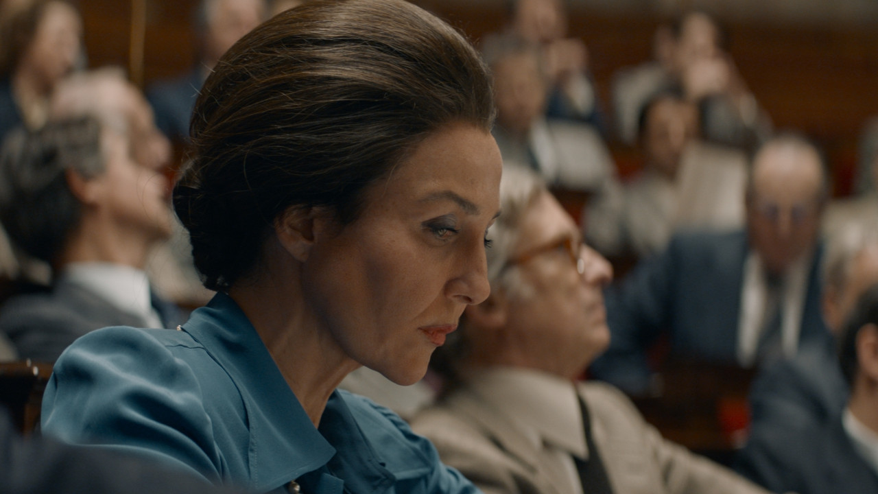 In foto Elsa Zylberstein (57 anni) Dall'articolo: Simone Veil - La donna del secolo, guarda l'inizio del film .