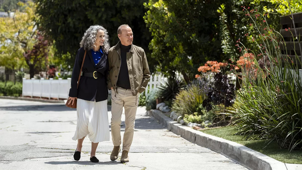 In foto Michael Keaton (74 anni) Dall'articolo: Il padre dell'anno, una clip inedita con Michael Keaton e Andie MacDowell.