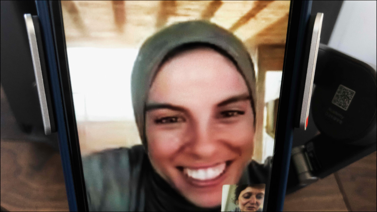  Dall'articolo: Put your soul on your hand and walk, arriva il nuovo documentario di Sepideh Farsi.