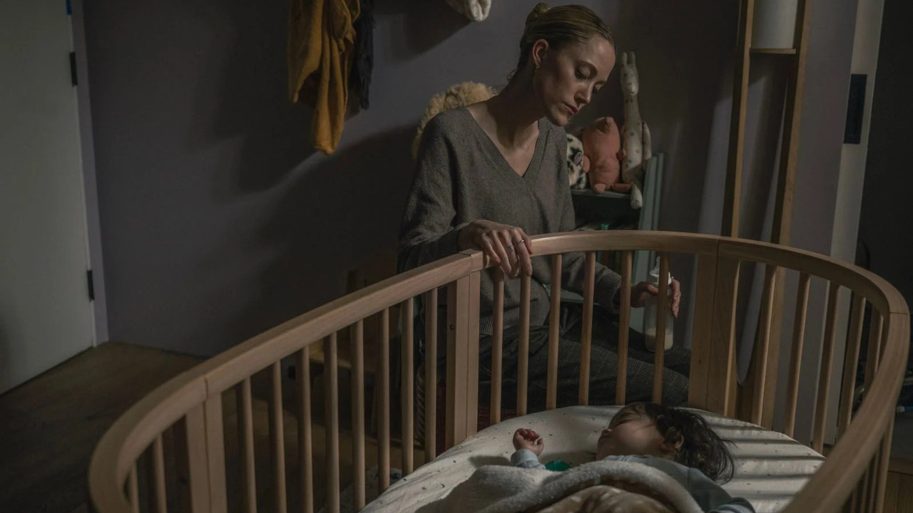 In foto Maika Monroe (32 anni) Dall'articolo: La mano sulla culla, il remake dell'omonimo film cult gioca in modo efficace sul concetto di colpa e vendetta.