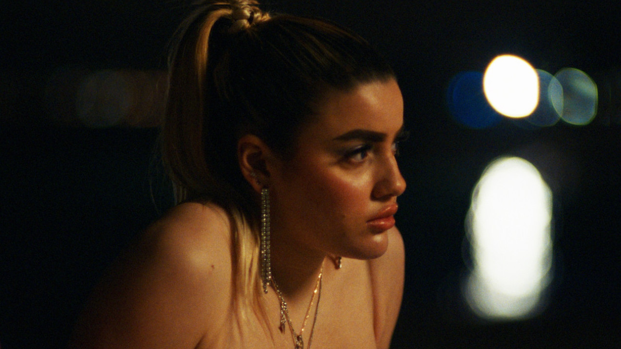 In foto Malou Khebizi Dall'articolo: Una ragazza brillante: qual  il prezzo della visibilit a tutti i costi?.