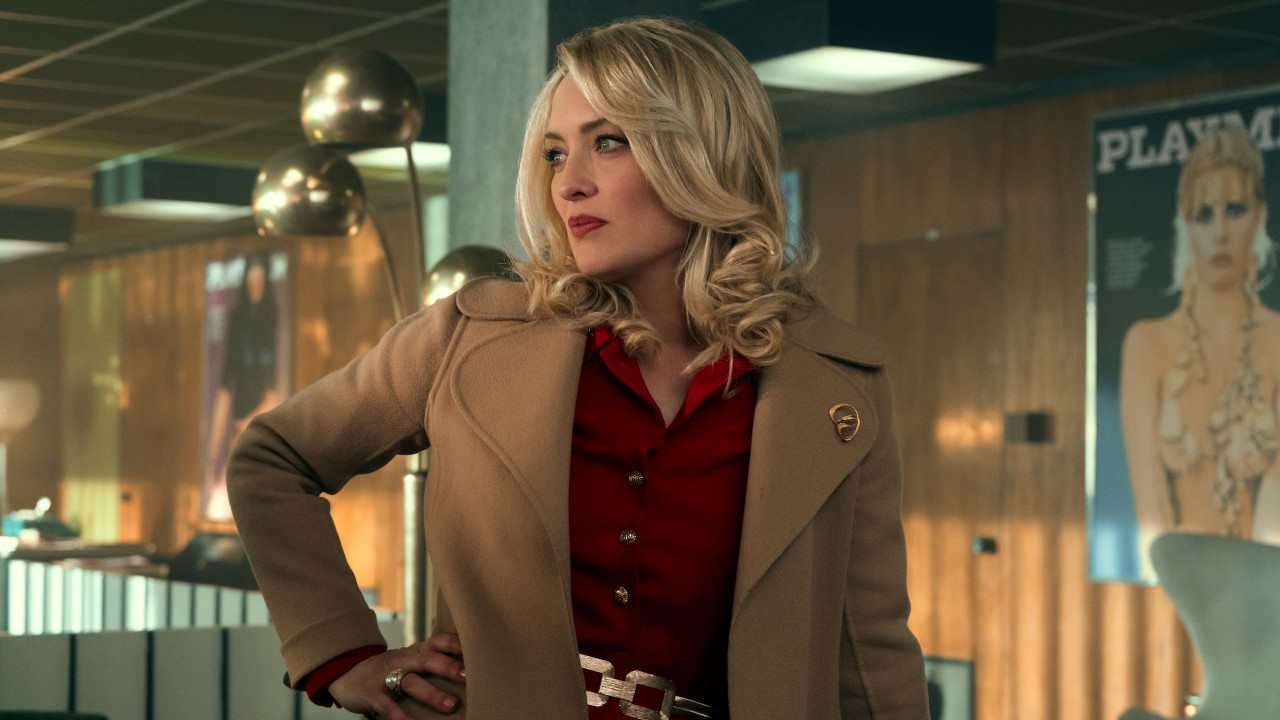 Mrs Playmen, una serie rivoluzionaria nel contenuto, meno nella forma. Brava Carolina Crescentini