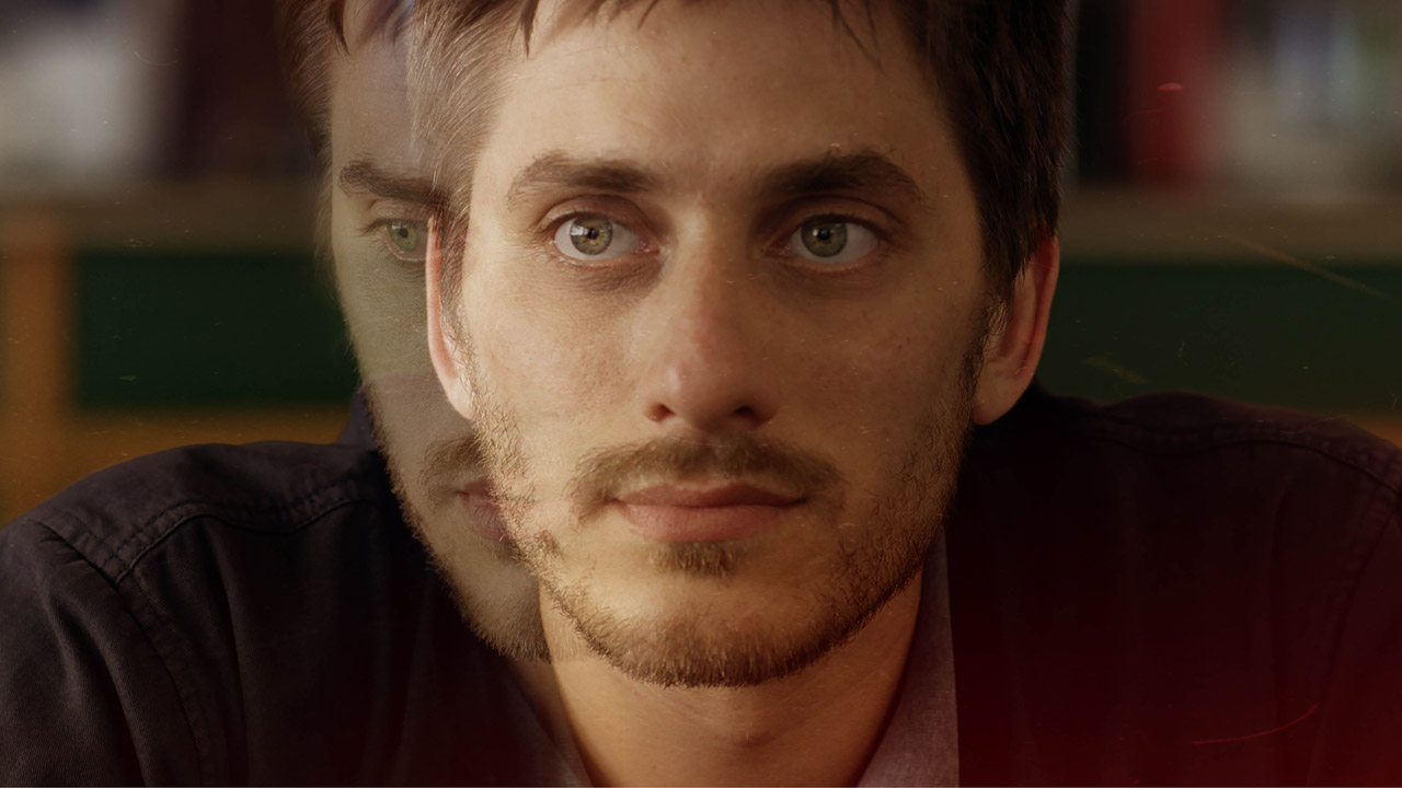 Il padre. Родной и чужой il padre e lo straniero 2010. Il padre. Il padre. Alain elkann.