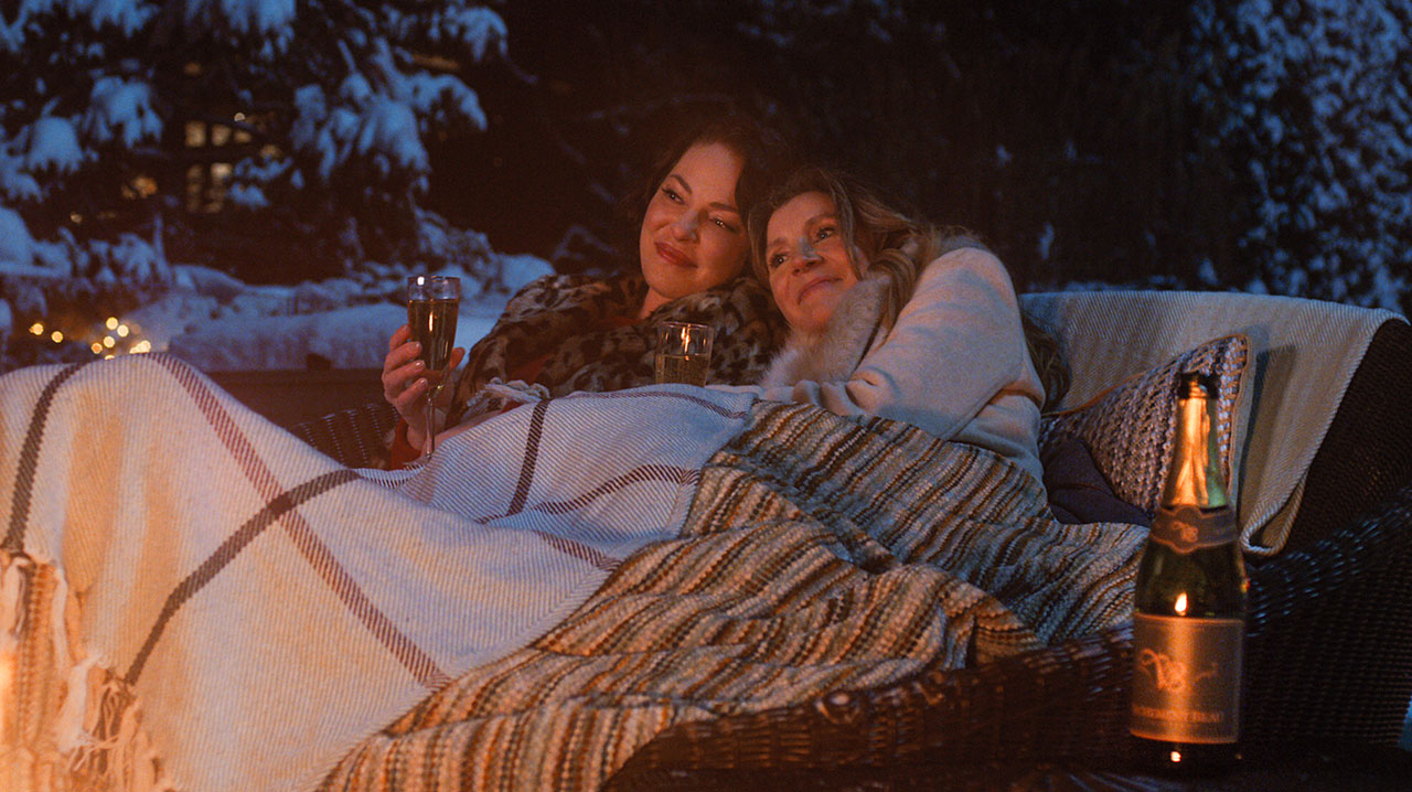  Dall'articolo: L'estate in cui imparammo a volare, soap opera conservatrice su un'amicizia al femminile cui manca ironia.