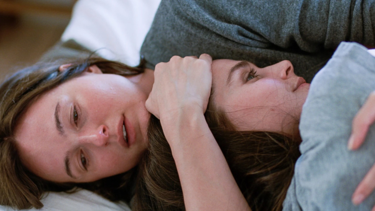 Cannes 2025: Sentimental Value, con una cifra stilistica inconfondibile, Trier delinea con morbidezza e fluidità la complessità dei rapporti familiari