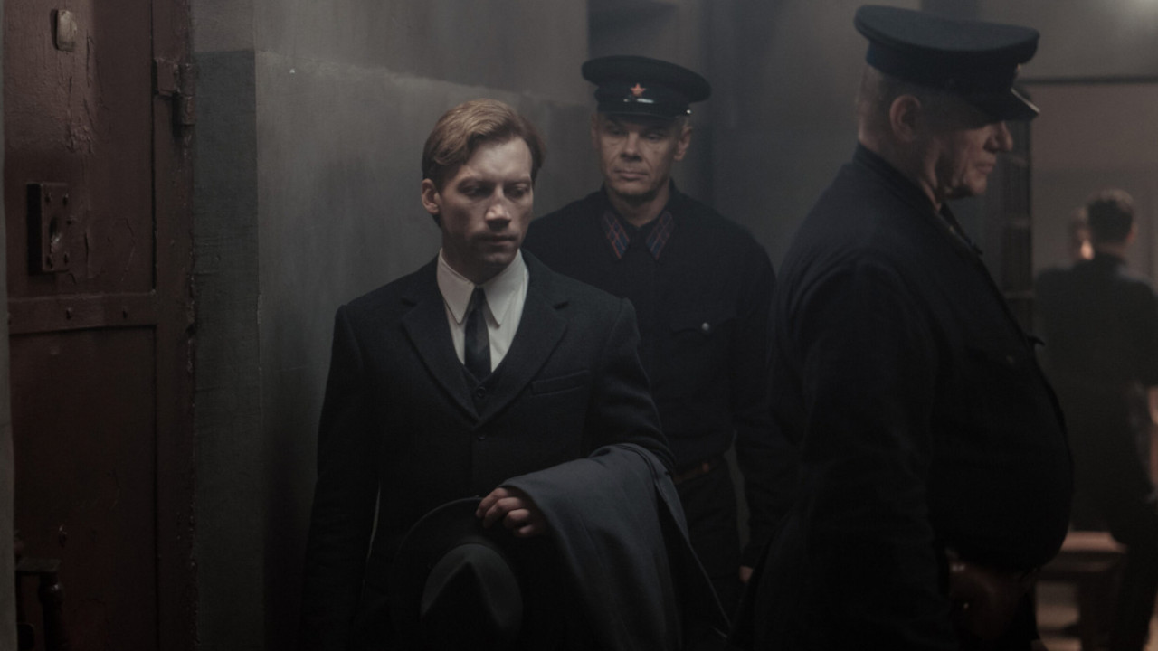 Cannes 2025: Two Prosecutors, mettere in scena il passato per ammonire sul presente