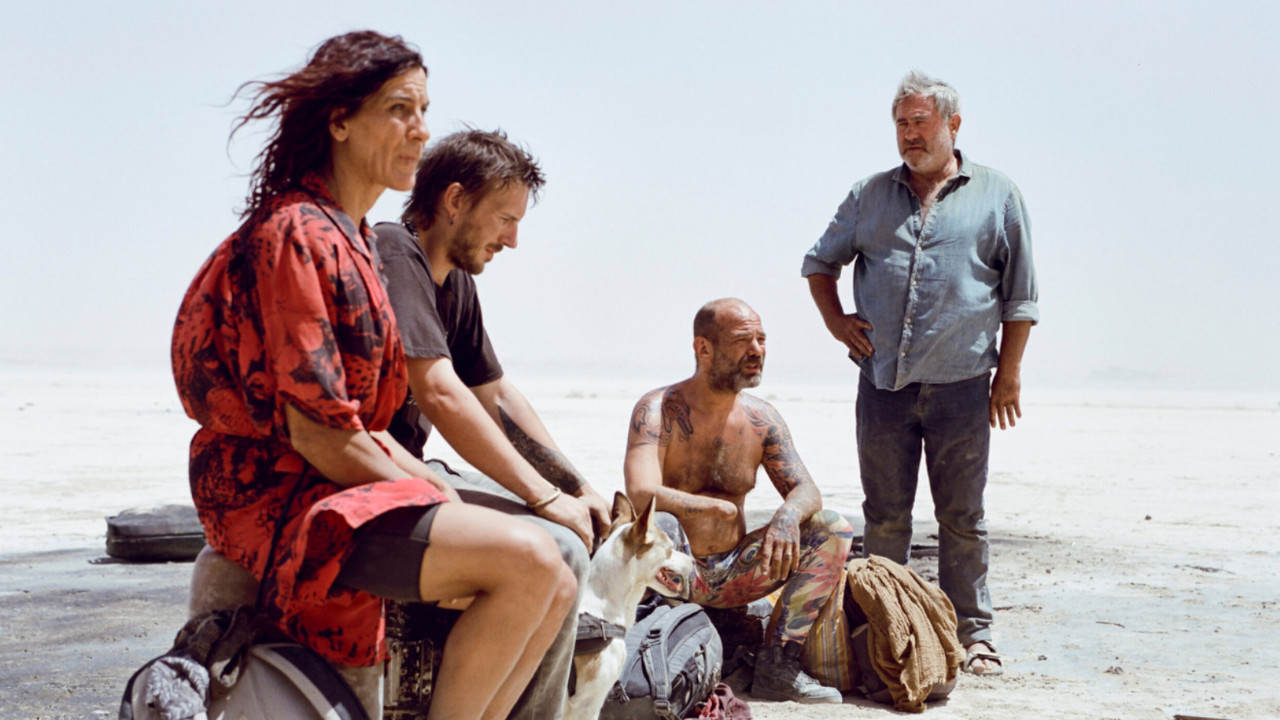 Cannes 2025: Sirat, un film fortemente fisico con degli spunti di scrittura potenzialmente interessanti