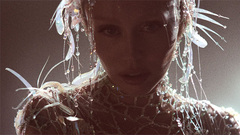 Miley Cyrus - Something Beautiful