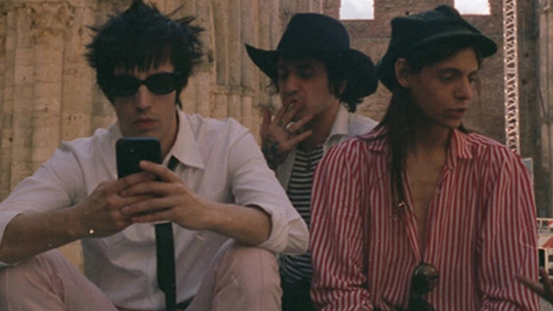 La chitarra nella roccia - Lucio Corsi dal vivo all'Abbazia di San Galgano