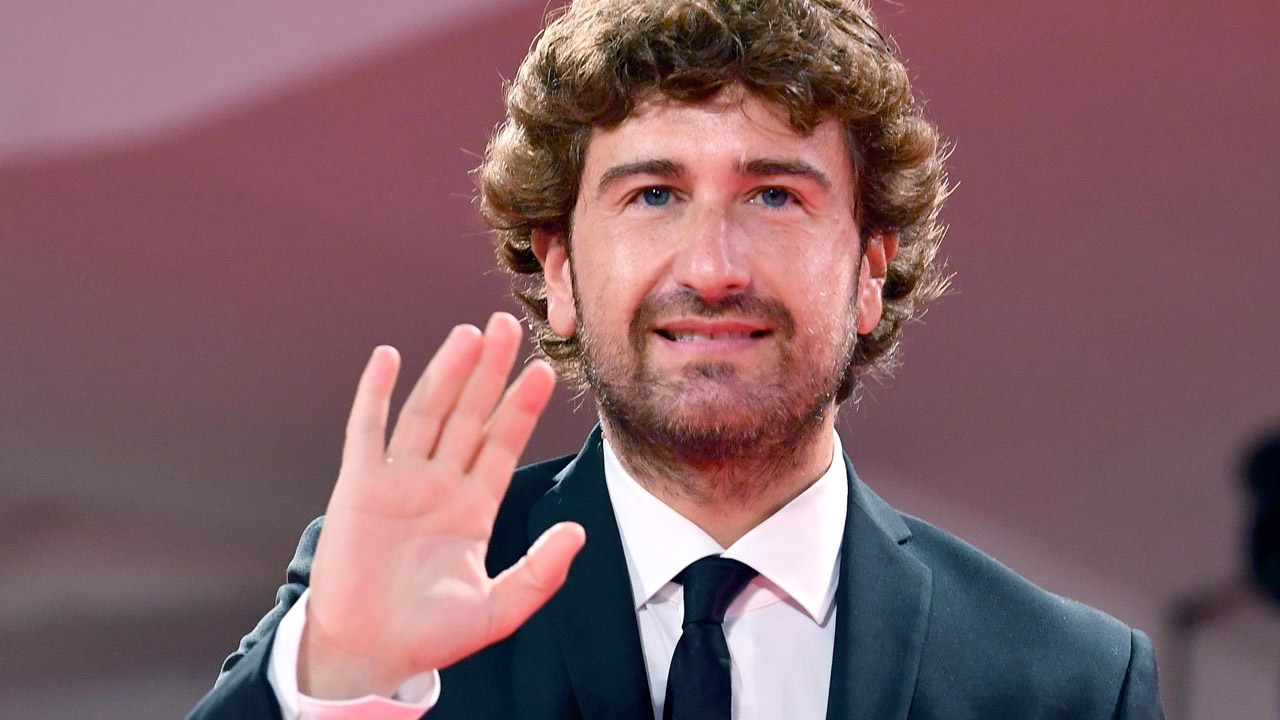 Alessandro Siani Annuncia Il Suo Nuovo Film In Uscita A Natale 2019 Mymovies It