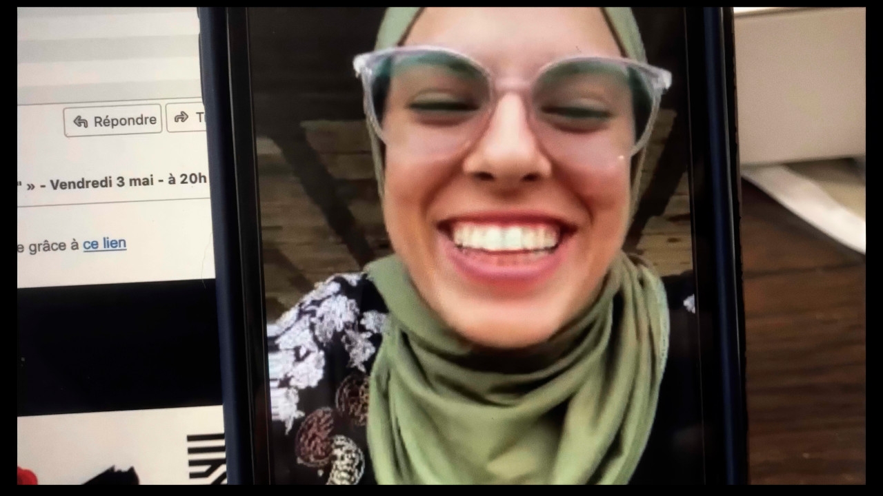 Put Your Soul On Your Hand and Walk, guarda l'inizio del film 