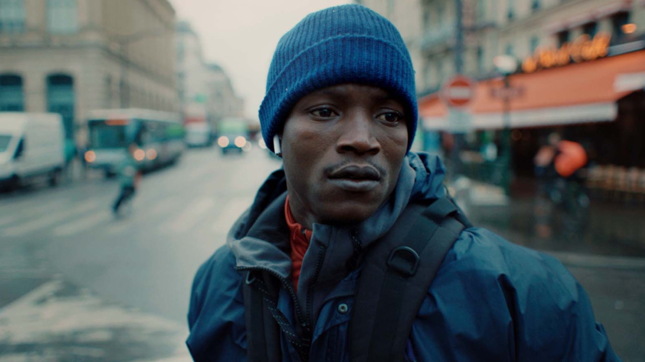 La storia di Souleymane, ritmo serrato e una solida costruzione narrativa per un'Odissea a Parigi